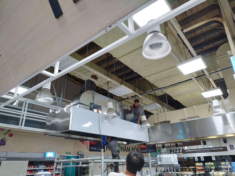 lắp đặt hệ thống hút khói bếp siêu thị emart phan văn trị